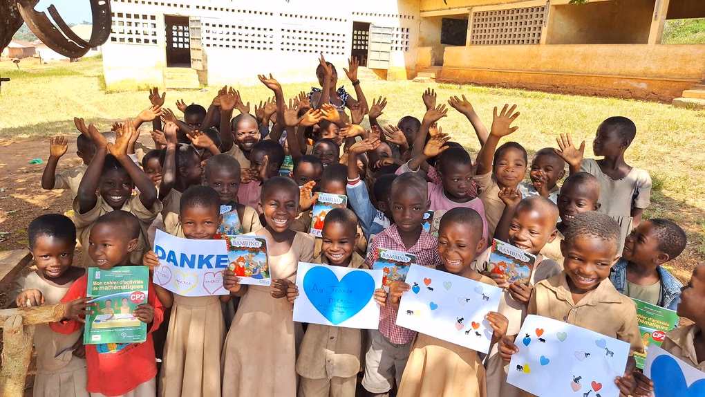 Erste Klasse mit Dankesbildern